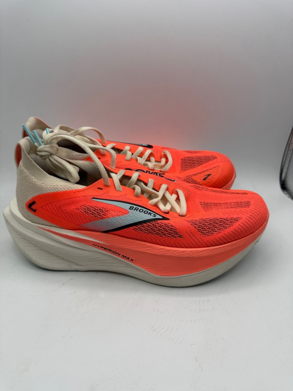 Brooks Hyperion Max 3 women’s 8.5 Racing Shoes - Neon Orange and Cream S10